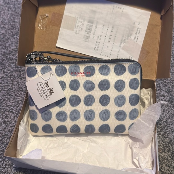 Coach - Picture 1 of 3